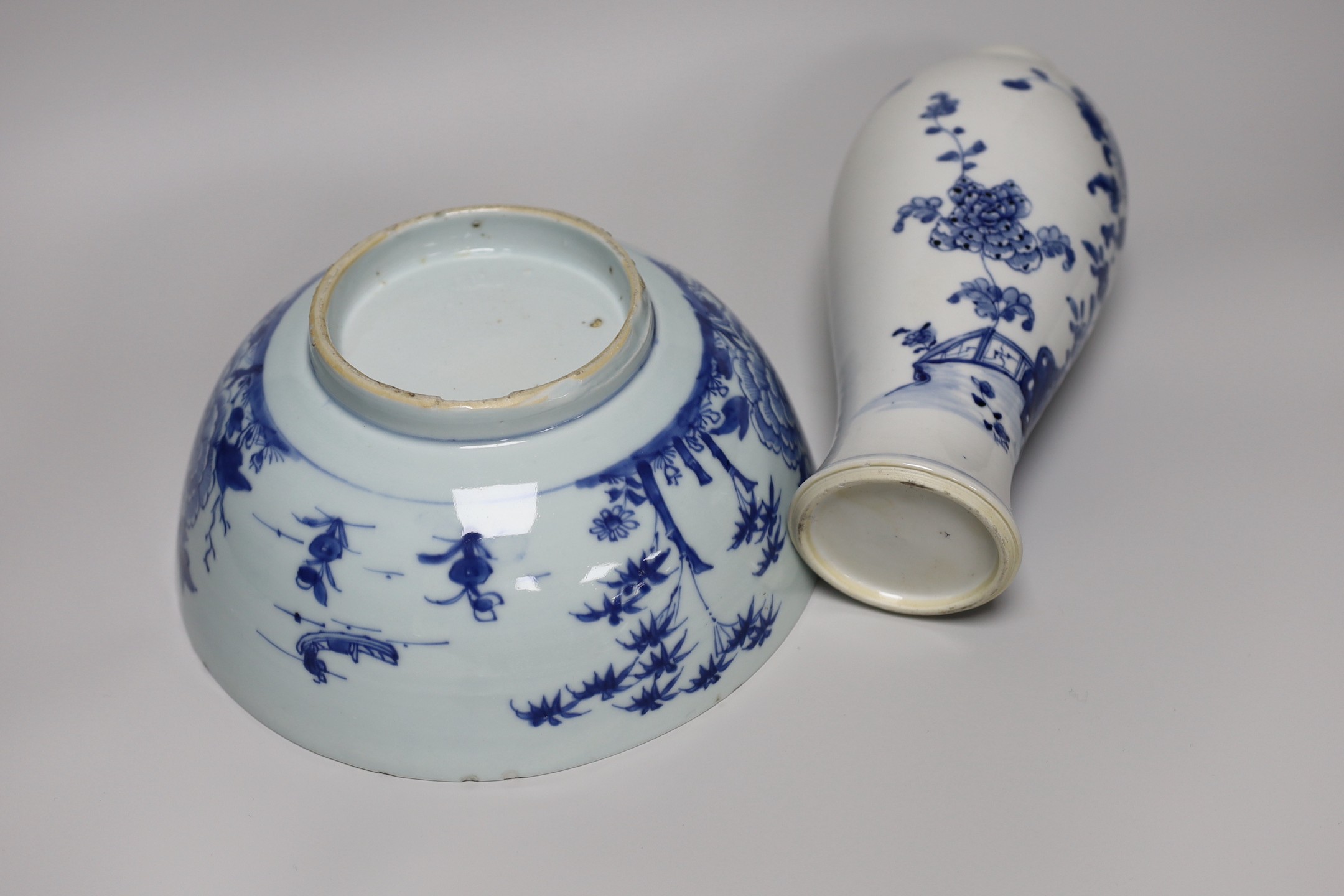 A Chinese blue and white bowl and a similar vase, both Qianlong period, vase 28cm tall